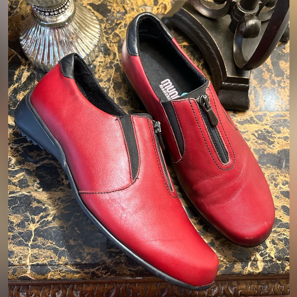 Munro American Women’s Red Leather Berkley Sneaker Travel Shoe
